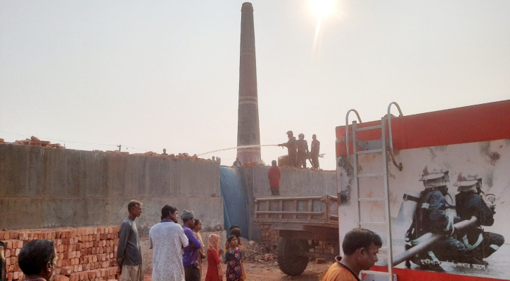 পলাশবাড়ীতে অবৈধ দুই ইটভাটা বন্ধ, ১১ লাখ টাকা জরিমানা